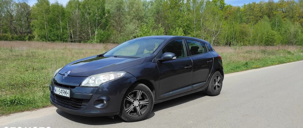 Renault Megane cena 17900 przebieg: 143000, rok produkcji 2010 z Piaseczno małe 781